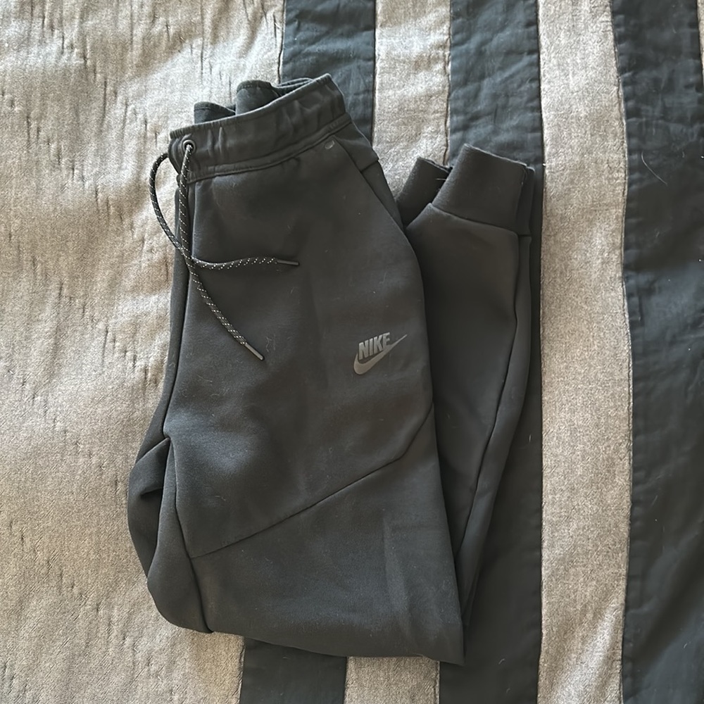 ✔️Nike Tech Fleece pants Size S